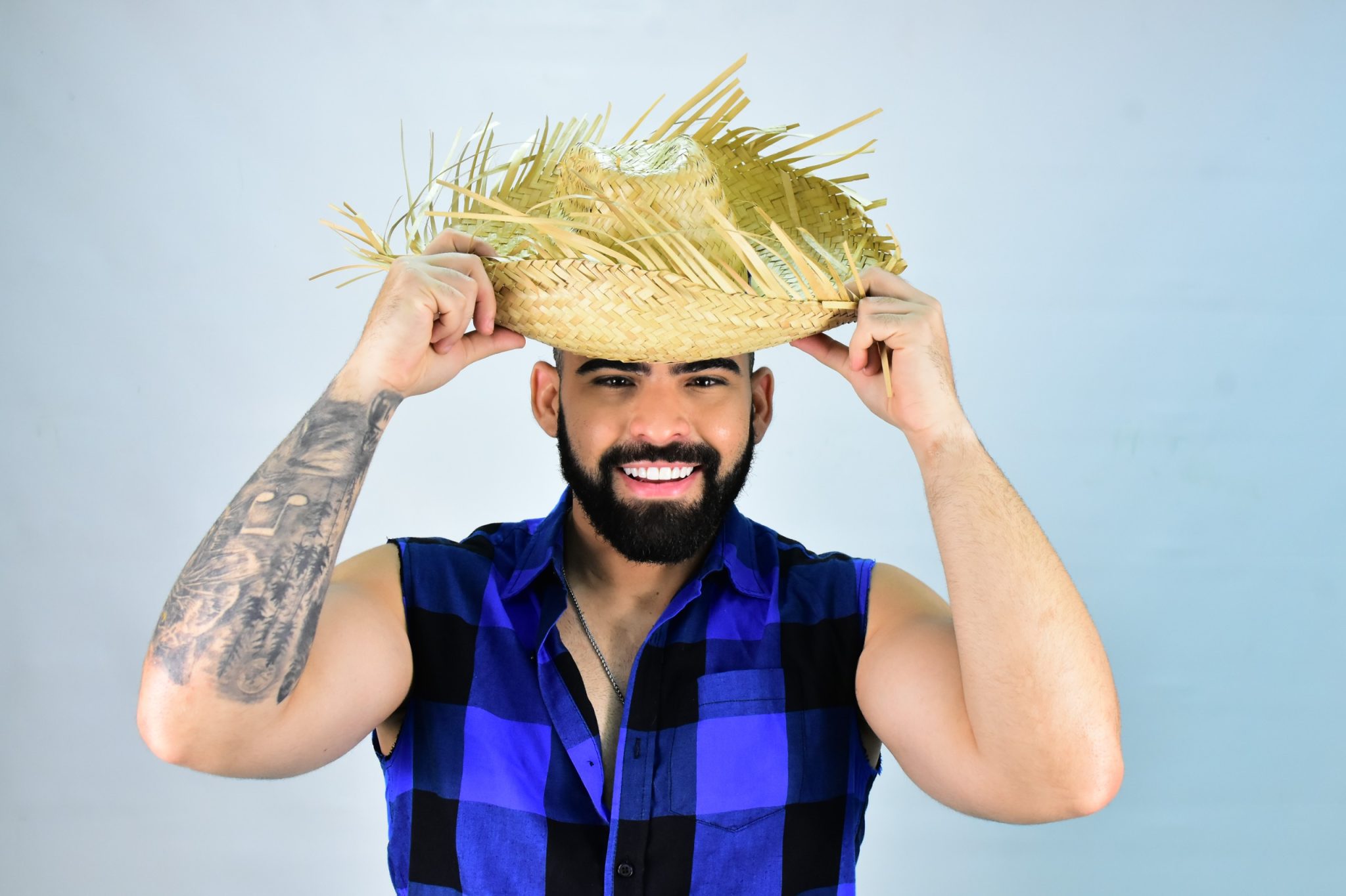 Forró com Amor: Cantor Junyor Bezerra leva alegria e esperança às crianças da UTE do SOPAI