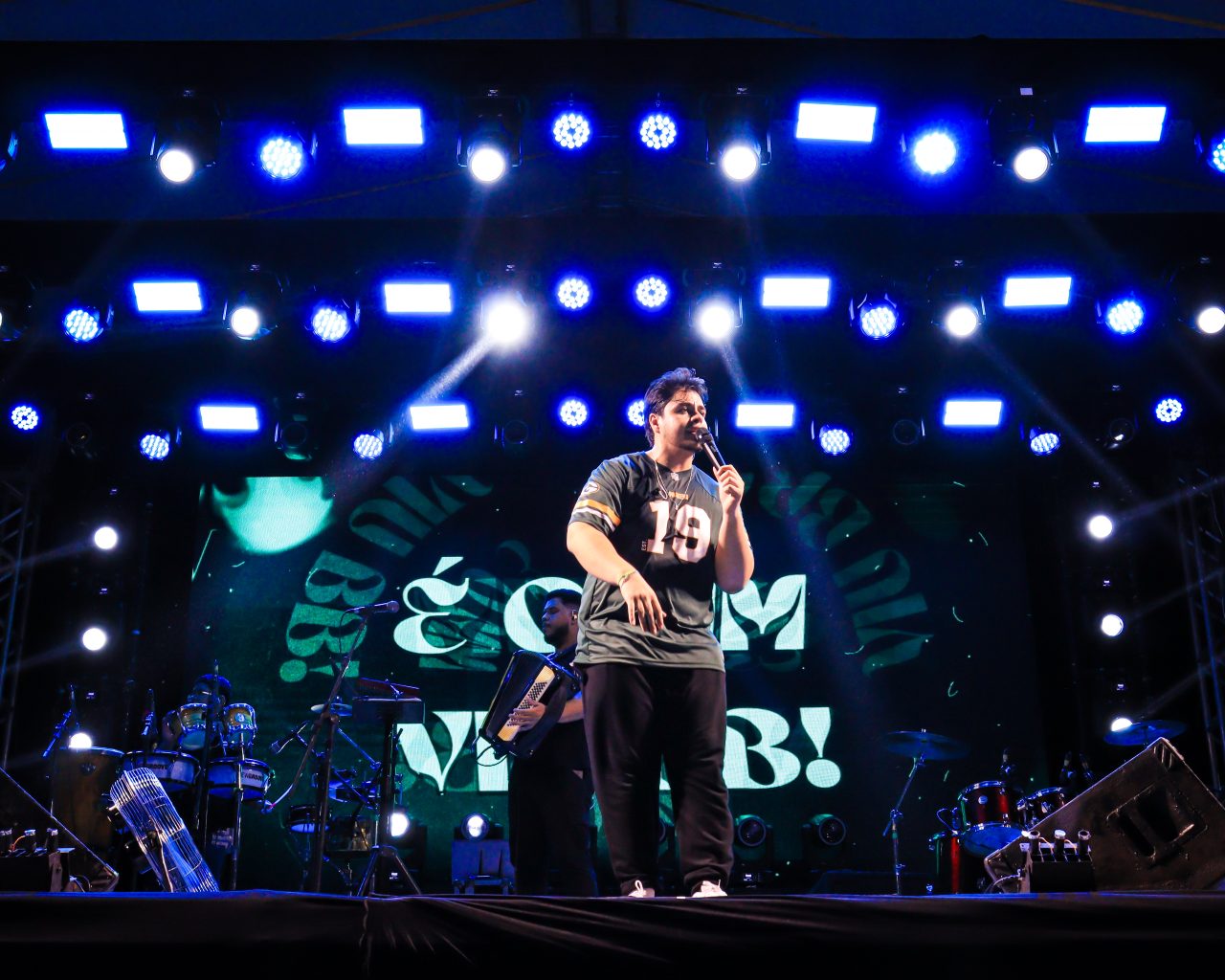 Do Interior do Ceará para o Palco Digital: Matheus Medeiros lança primeiro Single Autoral