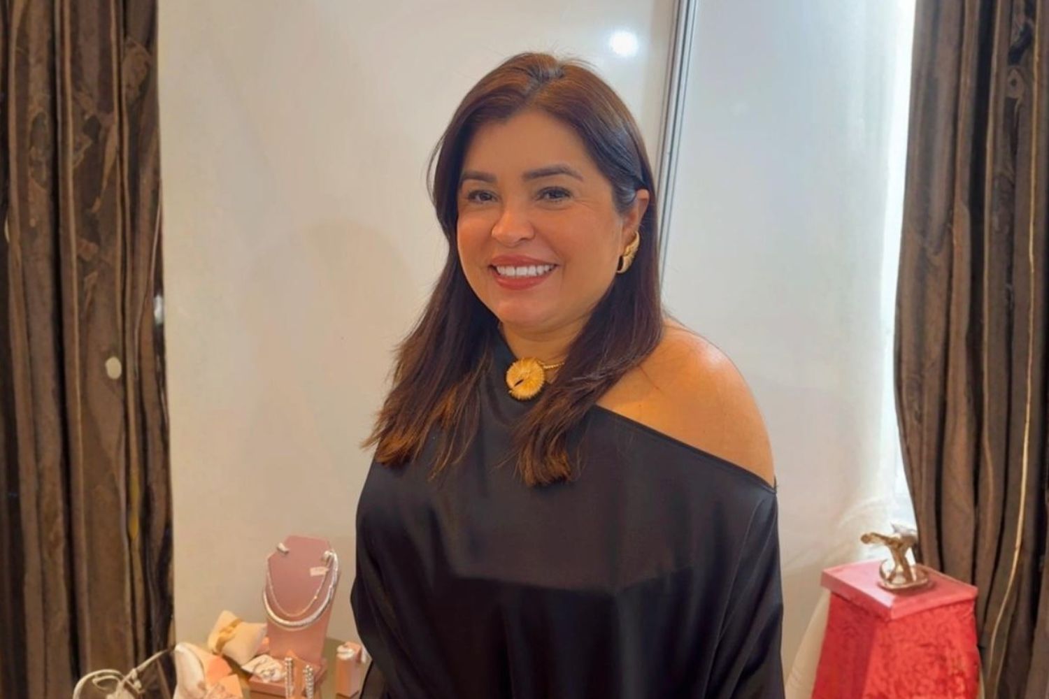 Empresária à frente da Labelle Joias e da Espetaria Food Square comemora aniversário em noite especial marcada por música, reencontros e celebração da vida